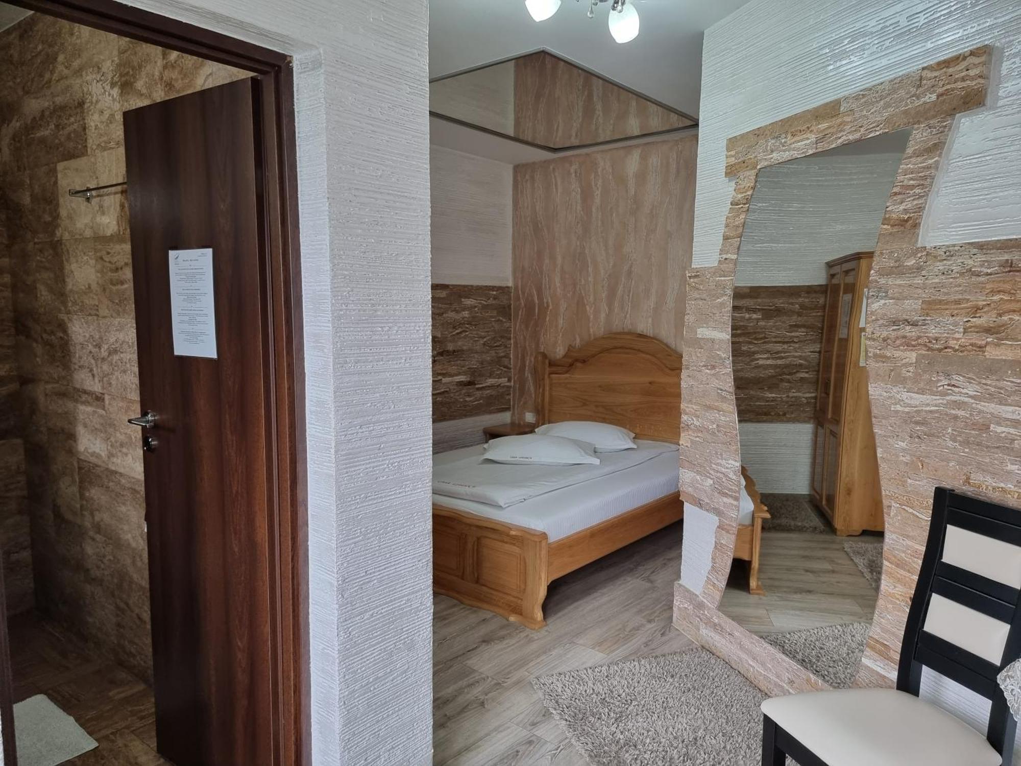 Casa Lipianu Hotel Targu Jiu Room photo