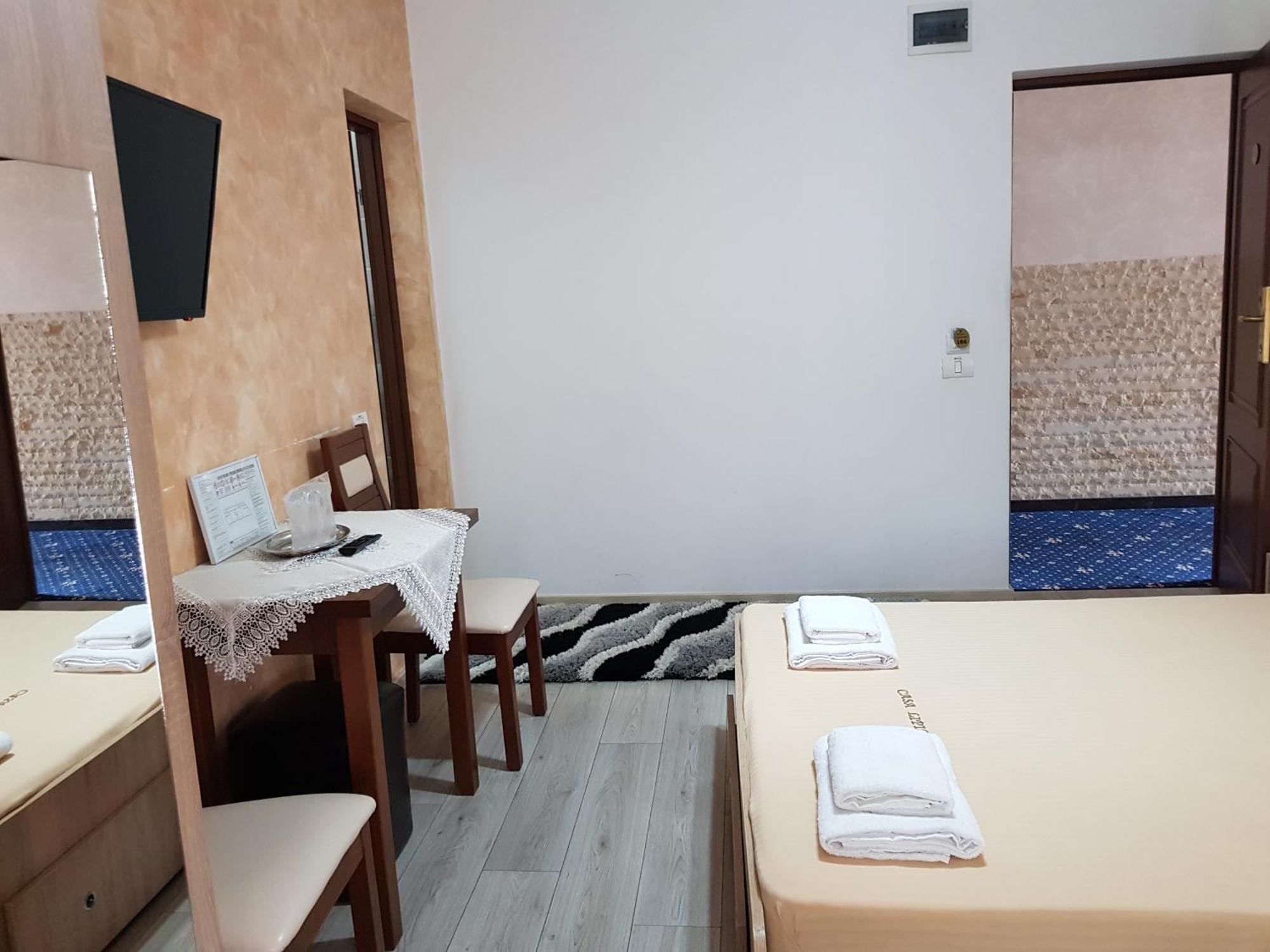Casa Lipianu Hotel Targu Jiu Room photo